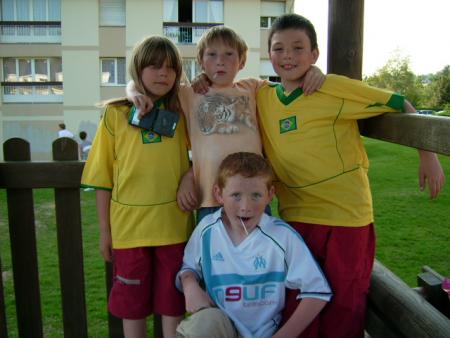 MON FRERE EST SES AMIS